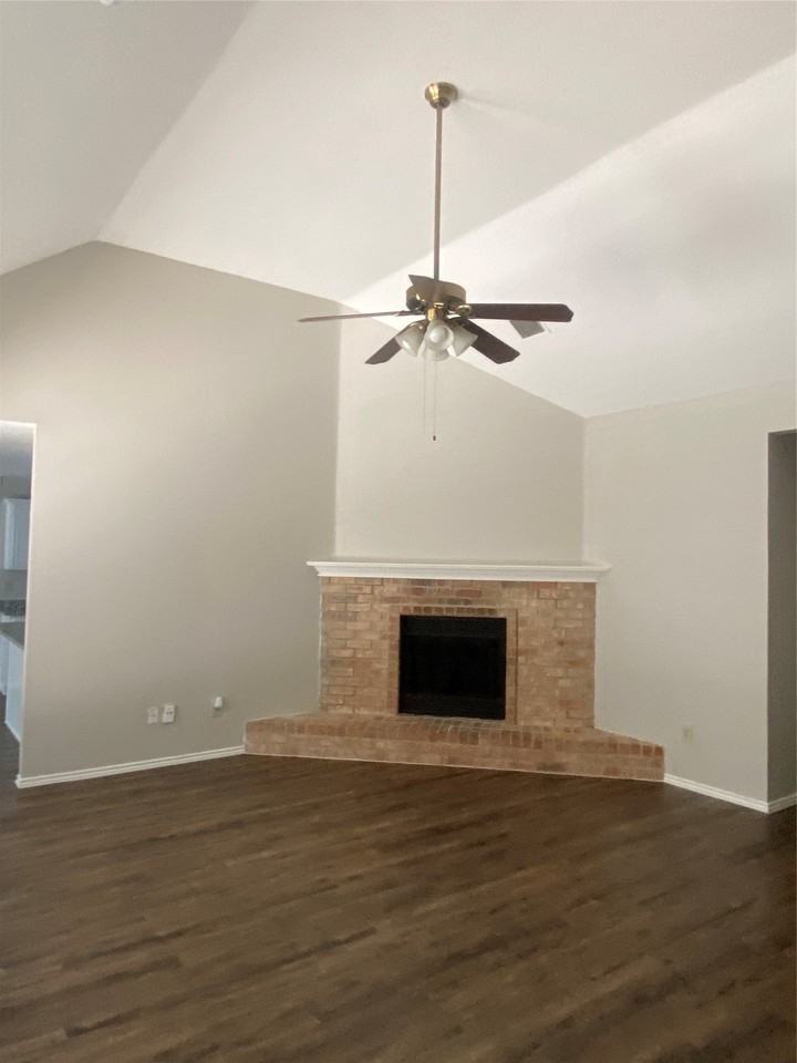 825 Springfield Dr - Photo 3 of 14