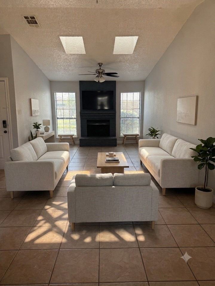 2105 Maplewood Trl - Photo 2 of 16