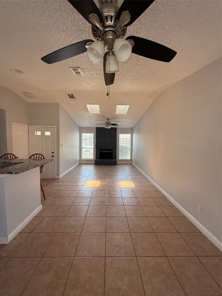 2105 Maplewood Trl - Photo 7 of 16
