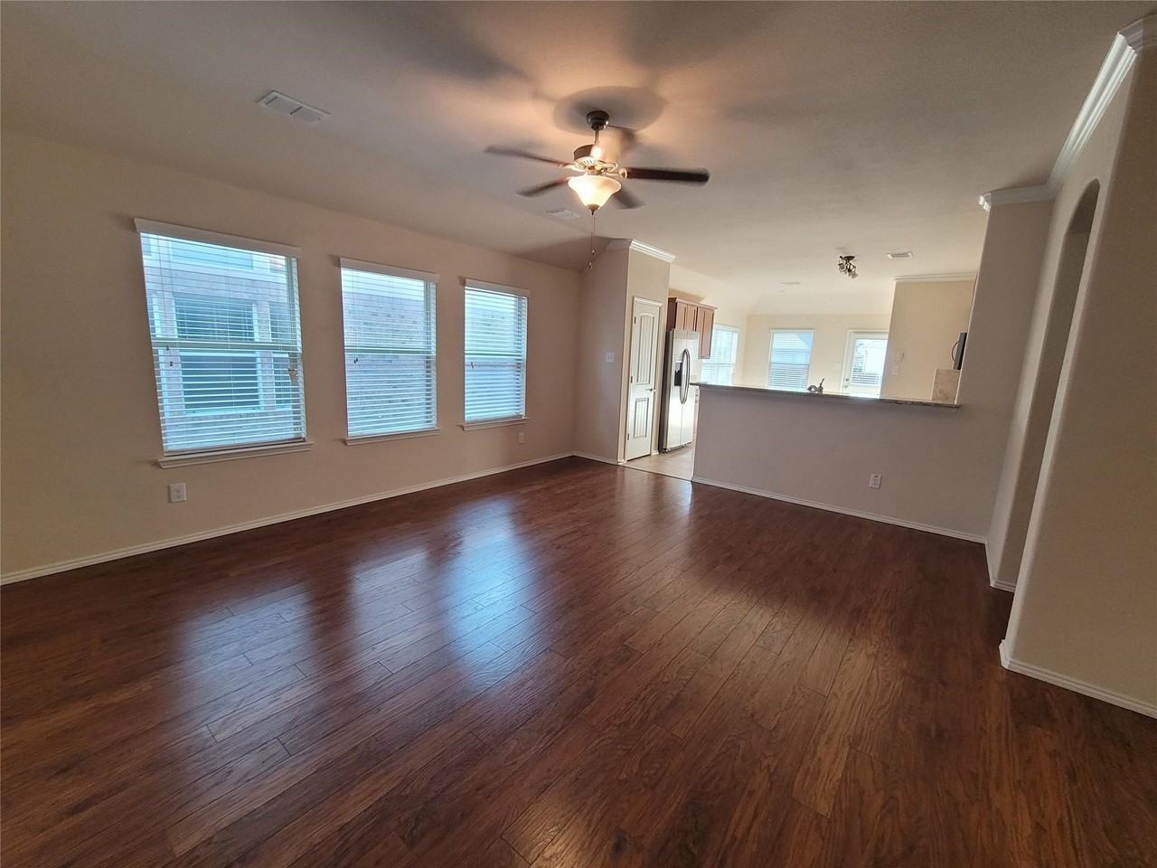 8913 Eastwood Ave - Photo 2 of 21
