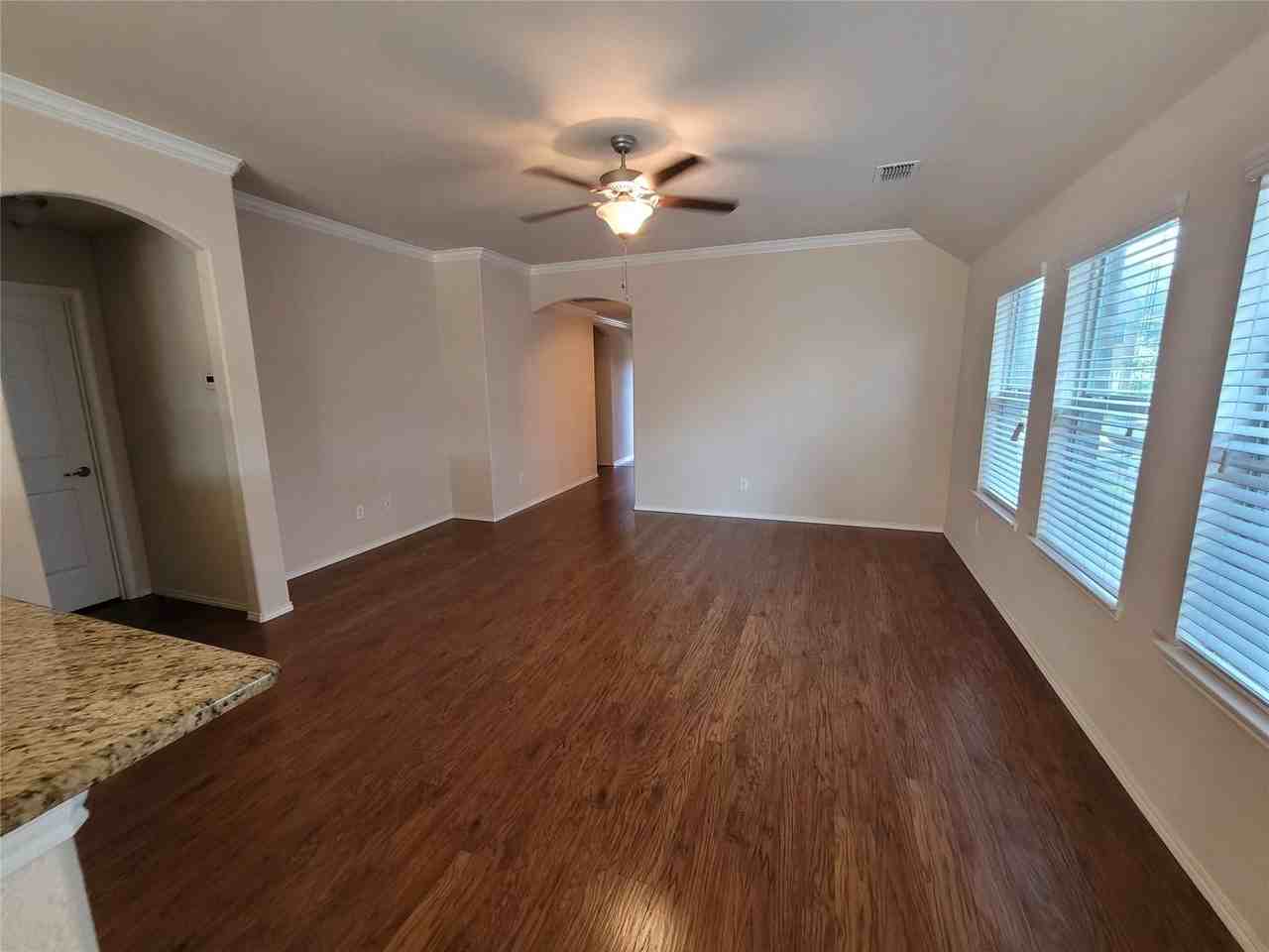 8913 Eastwood Ave - Photo 3 of 21