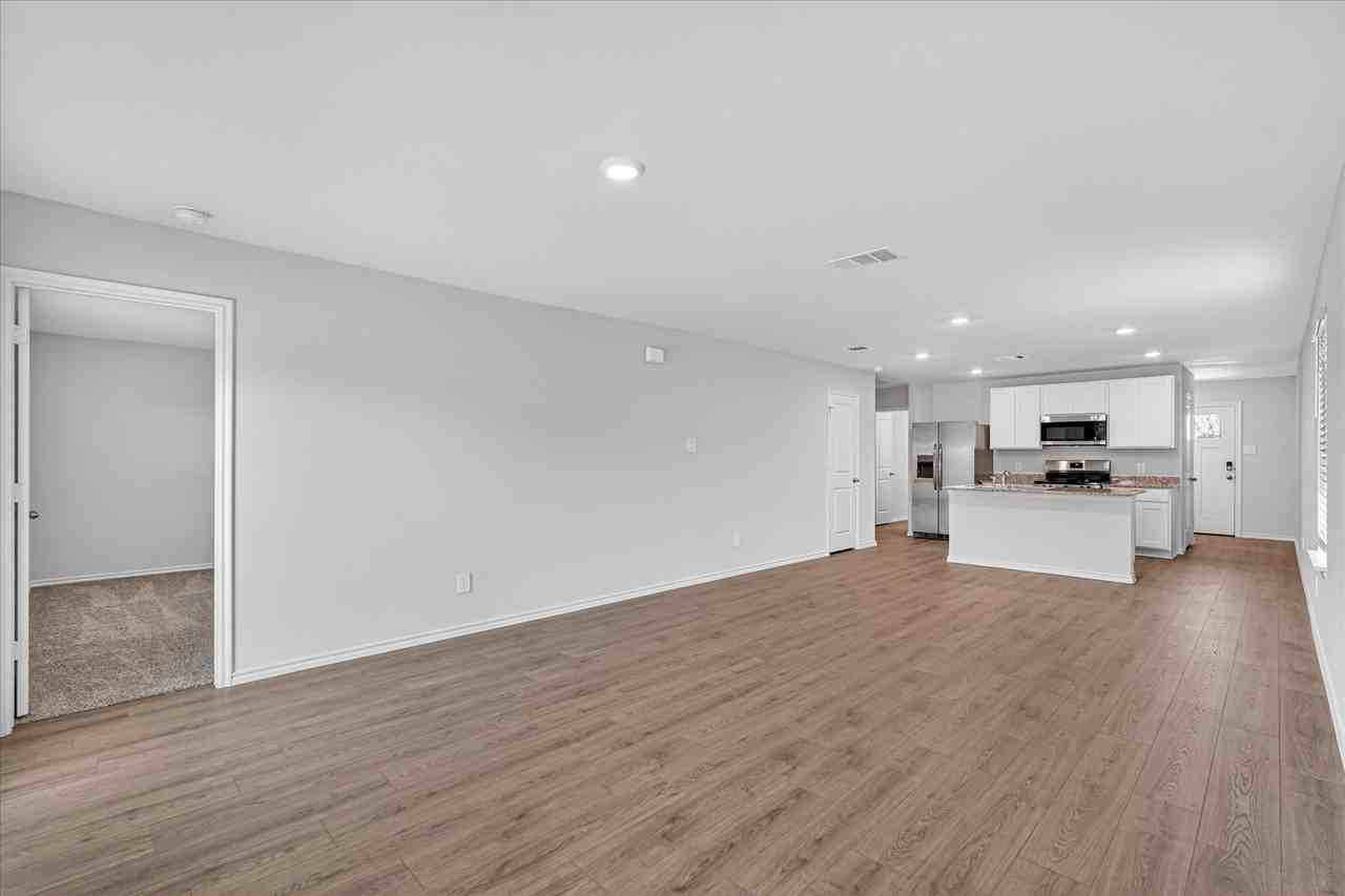 1818 Potomac Ln - Photo 3 of 25