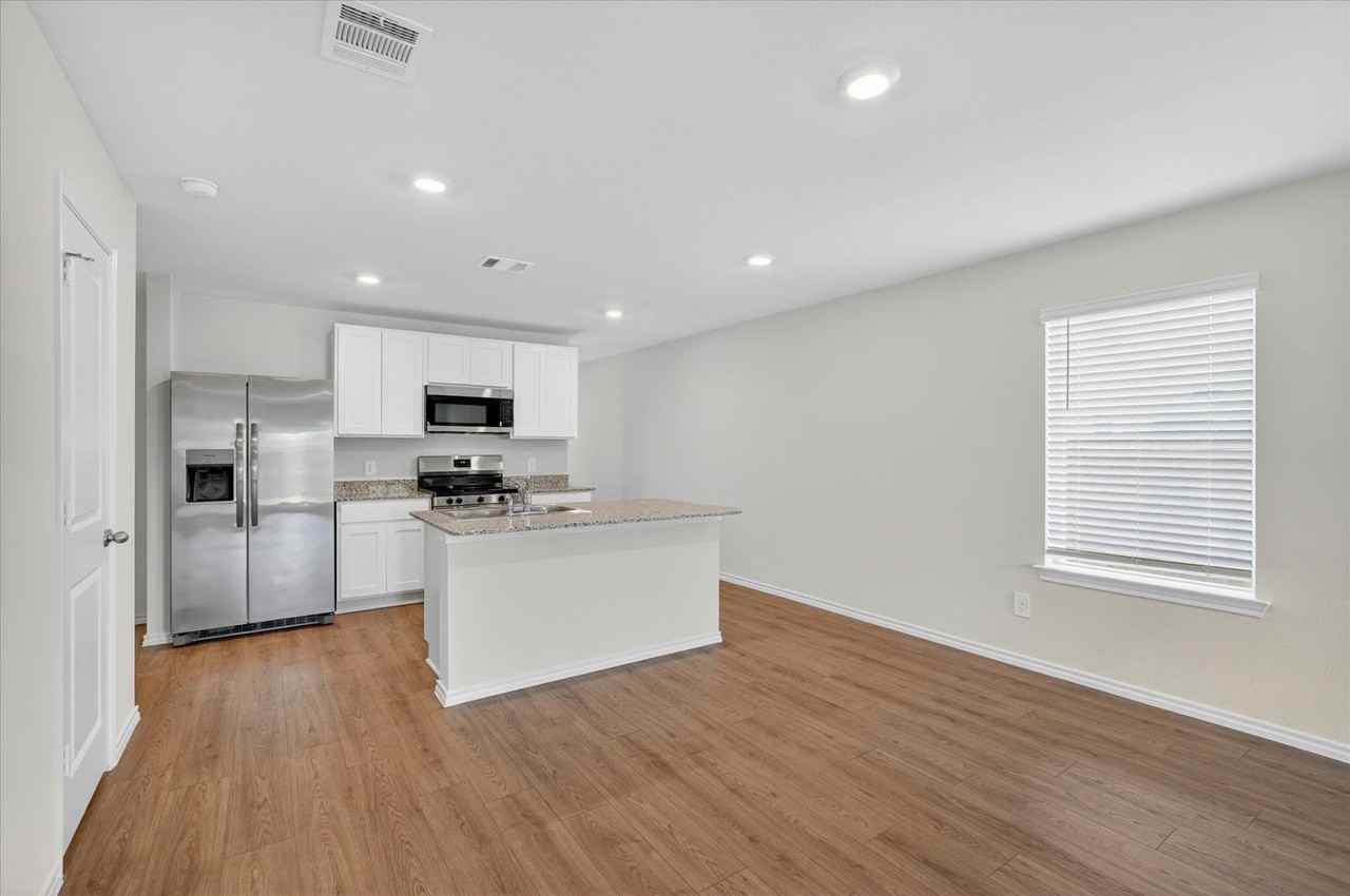 1818 Potomac Ln - Photo 4 of 25