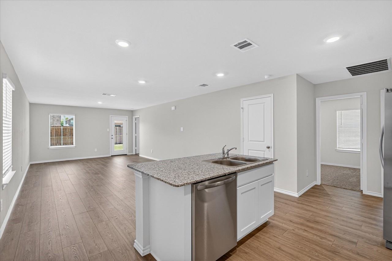 1818 Potomac Ln - Photo 6 of 25