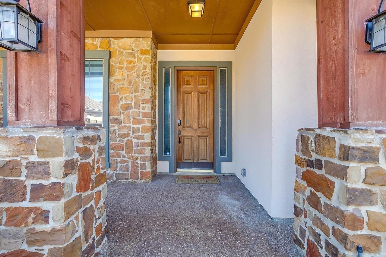 8201 Choctaw Ln - Photo 2 of 37
