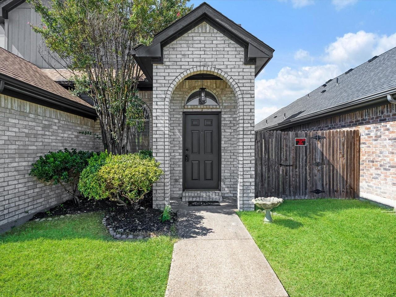 2409 Baretta Dr - Photo 3 of 29