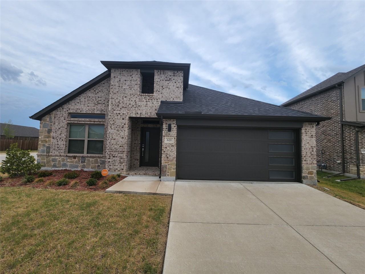 621 Maple Leaf Way - Photo 2 of 40