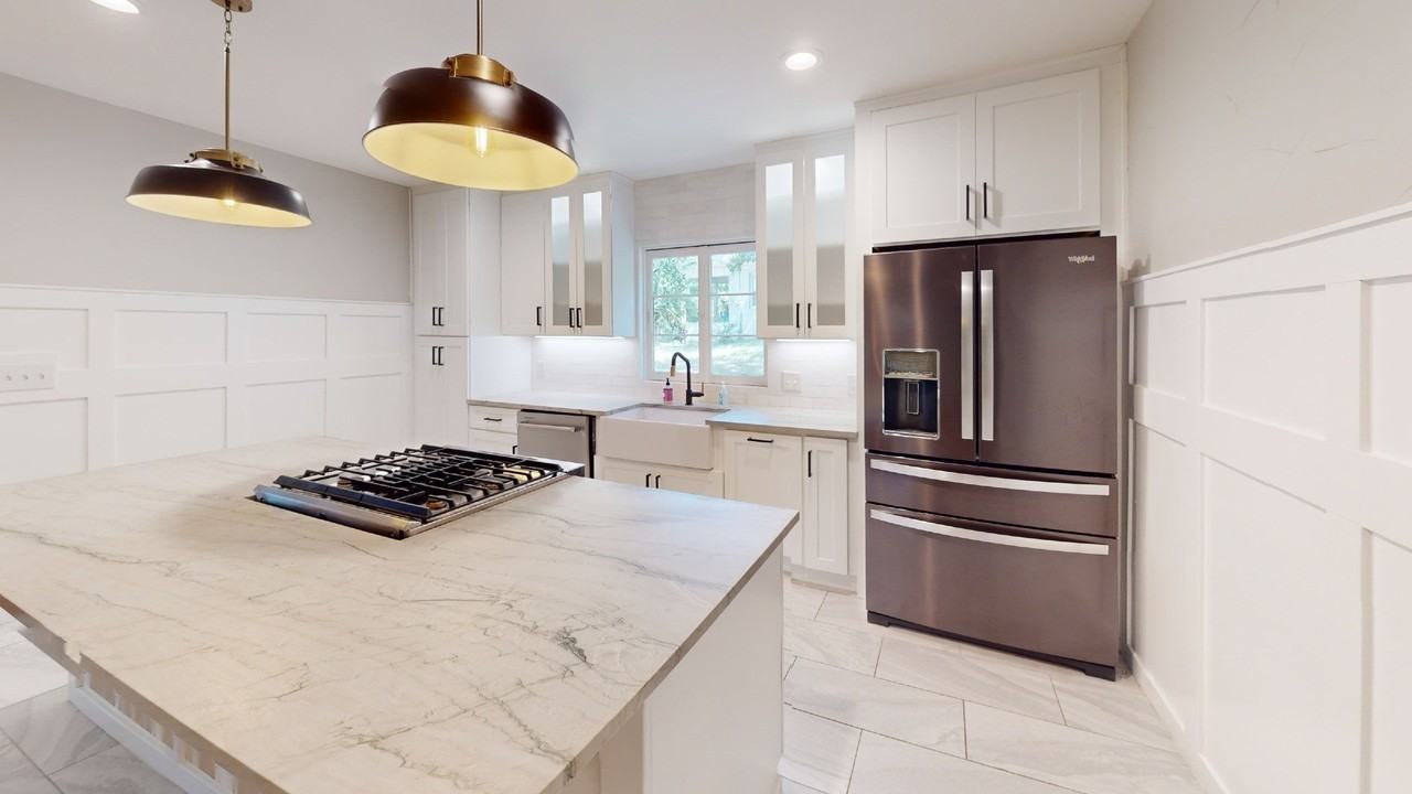 2010 N Locust St - Photo 4 of 21