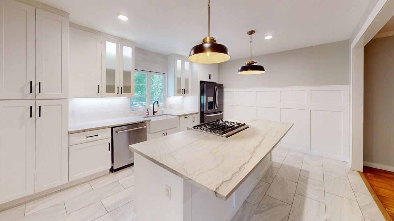 2010 N Locust St - Photo 5 of 21
