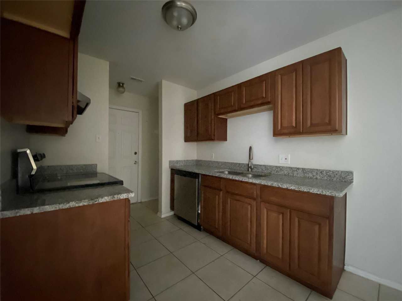 1816 Bessie St - Photo 4 of 31
