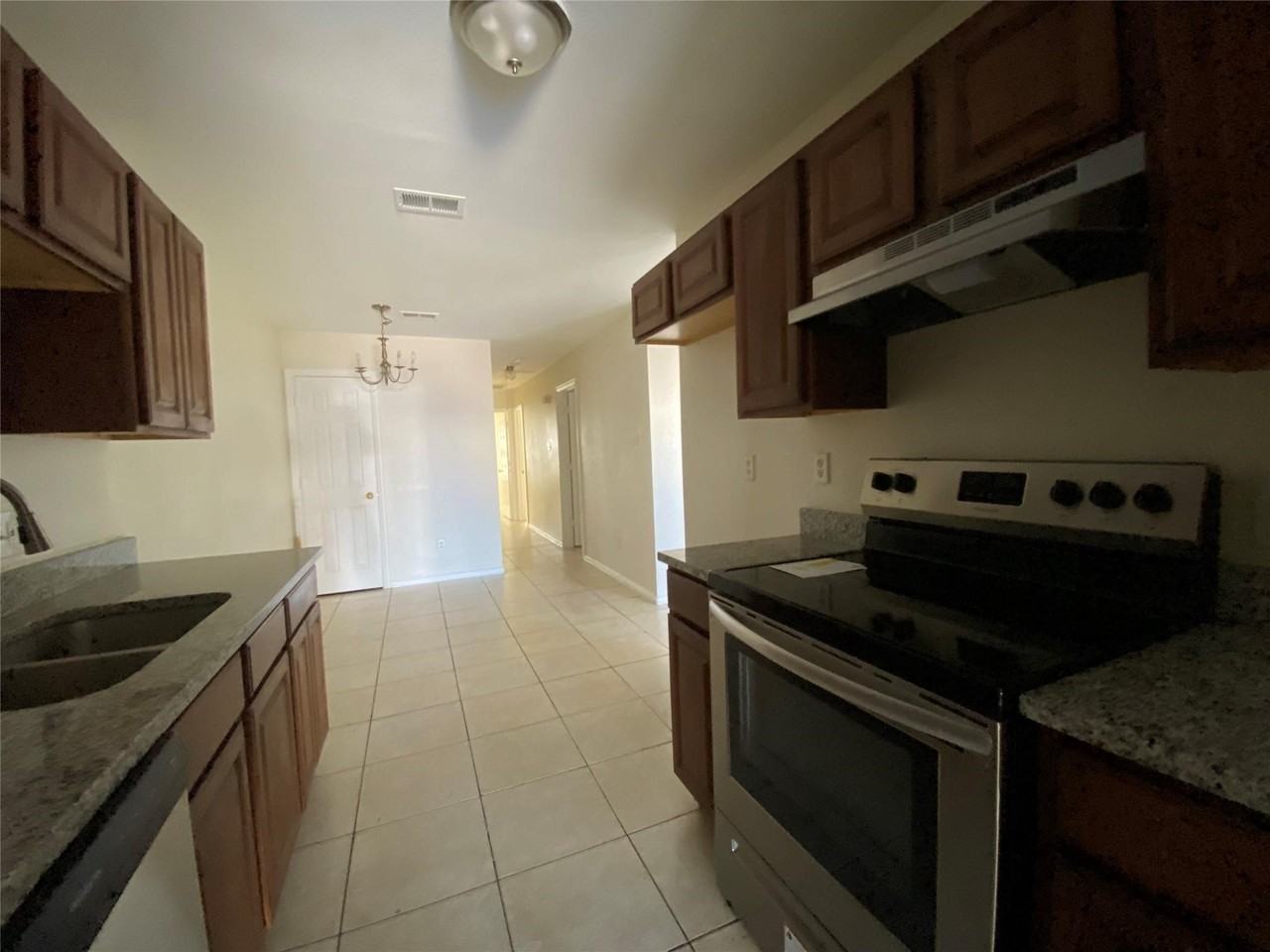 1816 Bessie St - Photo 7 of 31