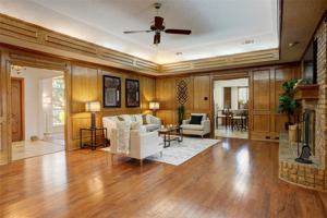 featured image of 2918 Apple Valley Dr