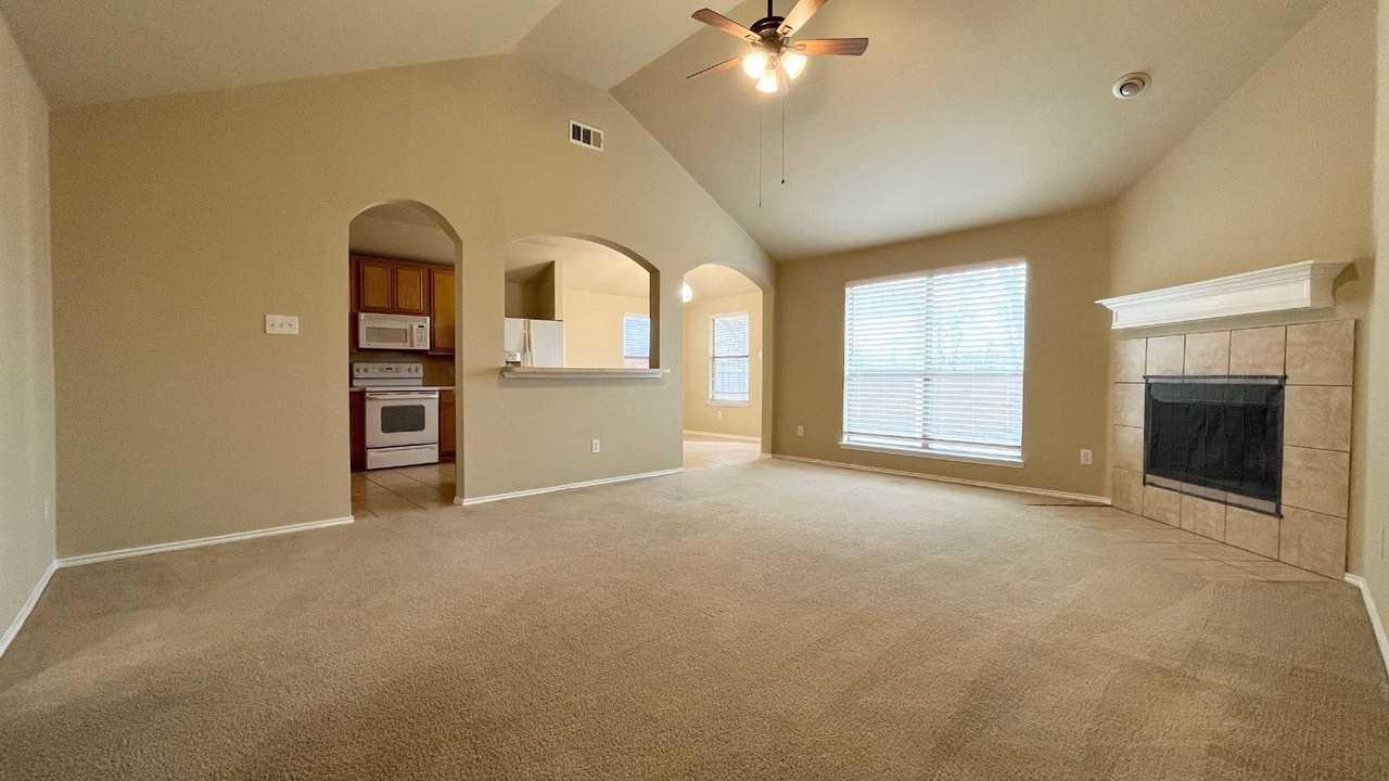 233 Niagara Falls Dr - Photo 7 of 28