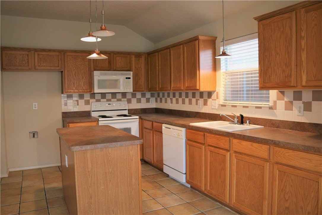5600 Vineyard Ln - Photo 2 of 8