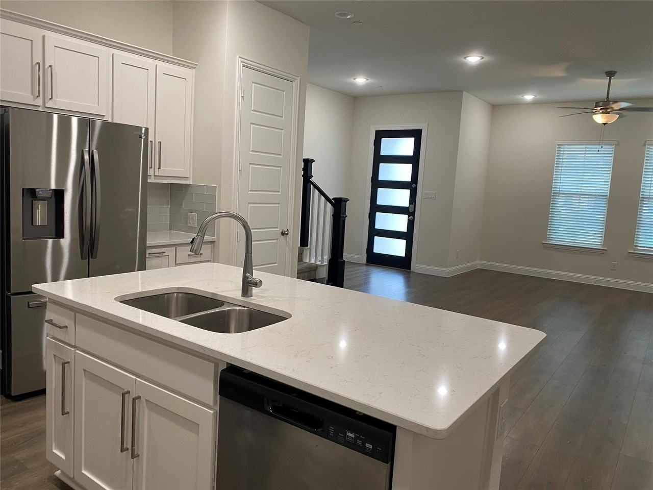 1919 Diyaa Ct - Photo 3 of 37