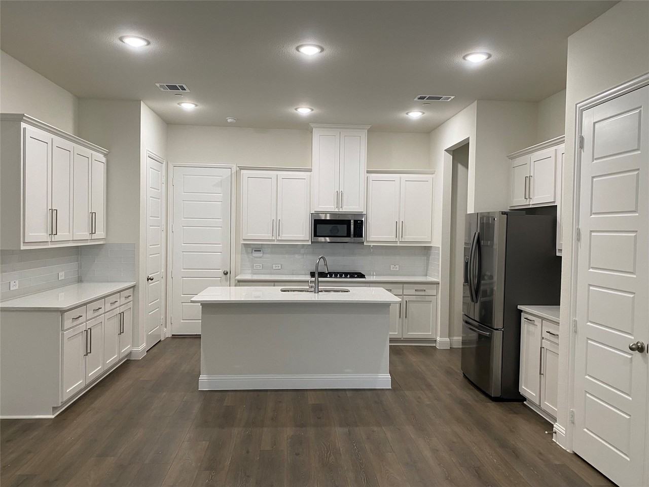 1919 Diyaa Ct - Photo 4 of 37