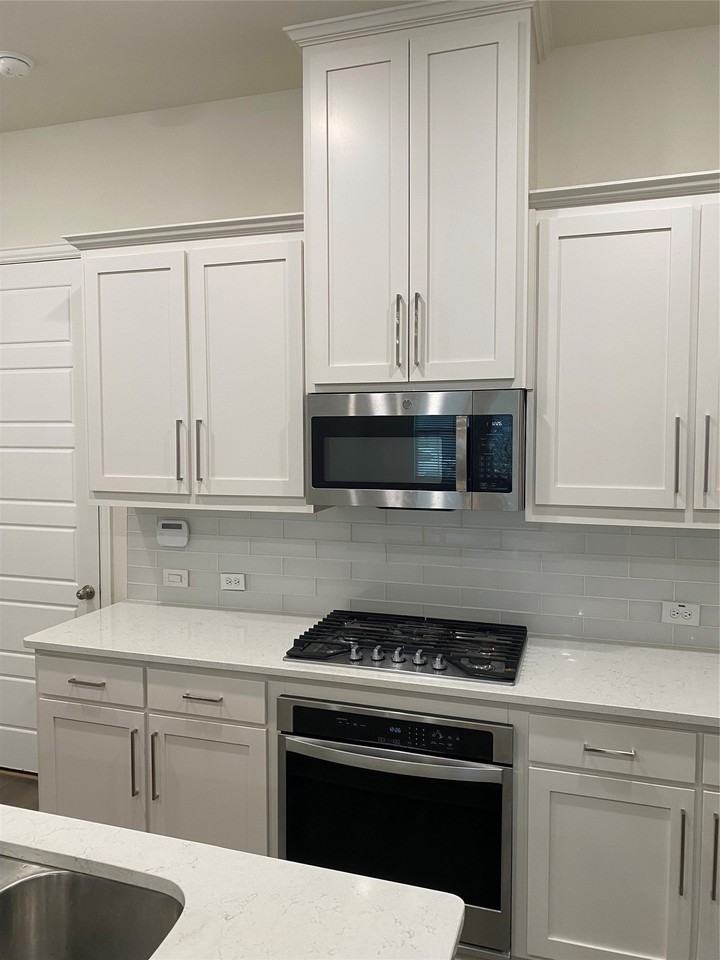 1919 Diyaa Ct - Photo 7 of 37