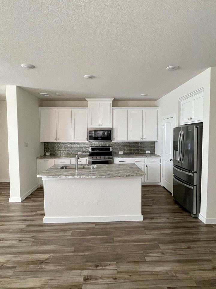 320 Spring Hill Rd - Photo 3 of 23