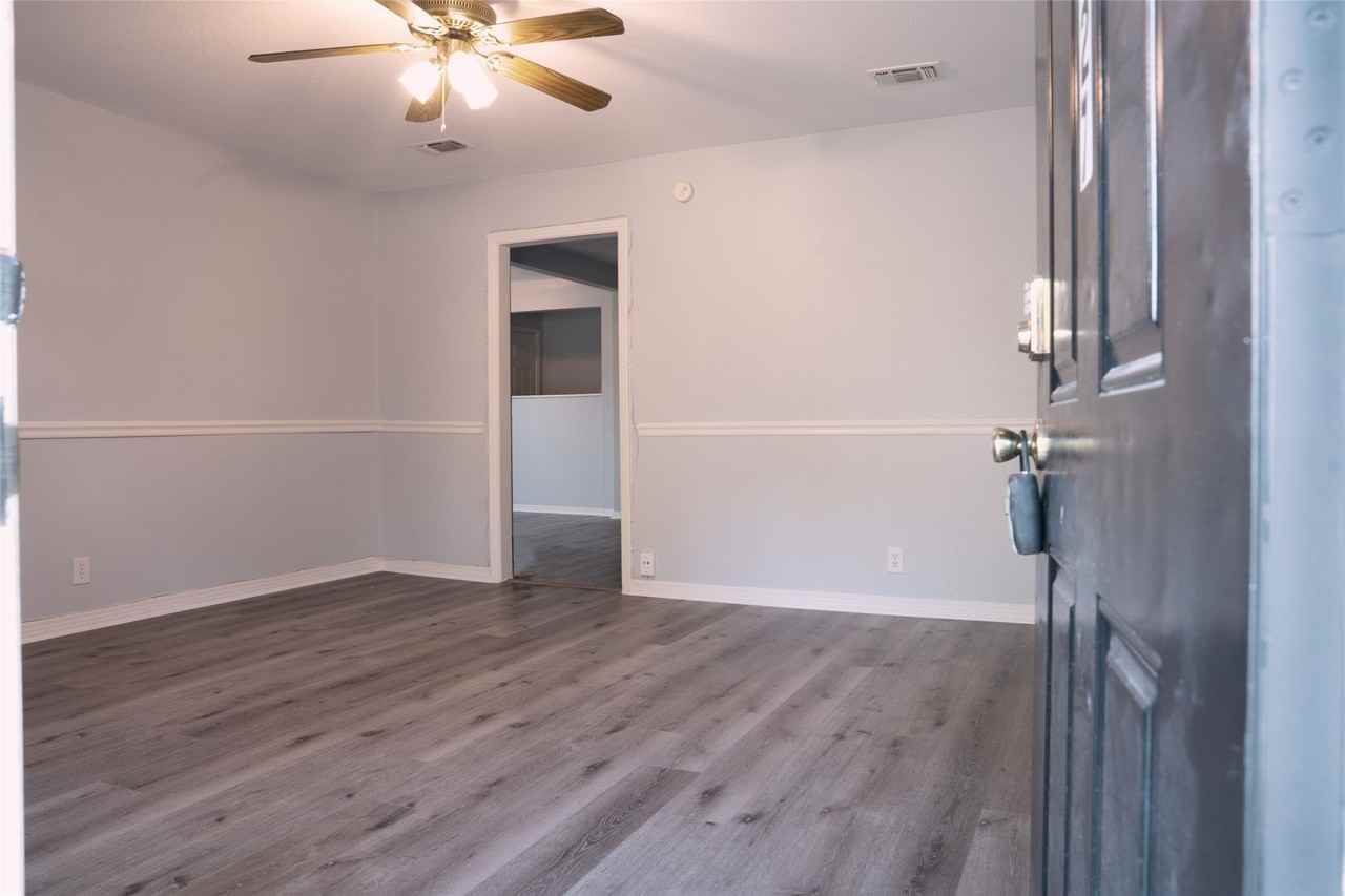 6627 Onyx Dr N - Photo 2 of 15