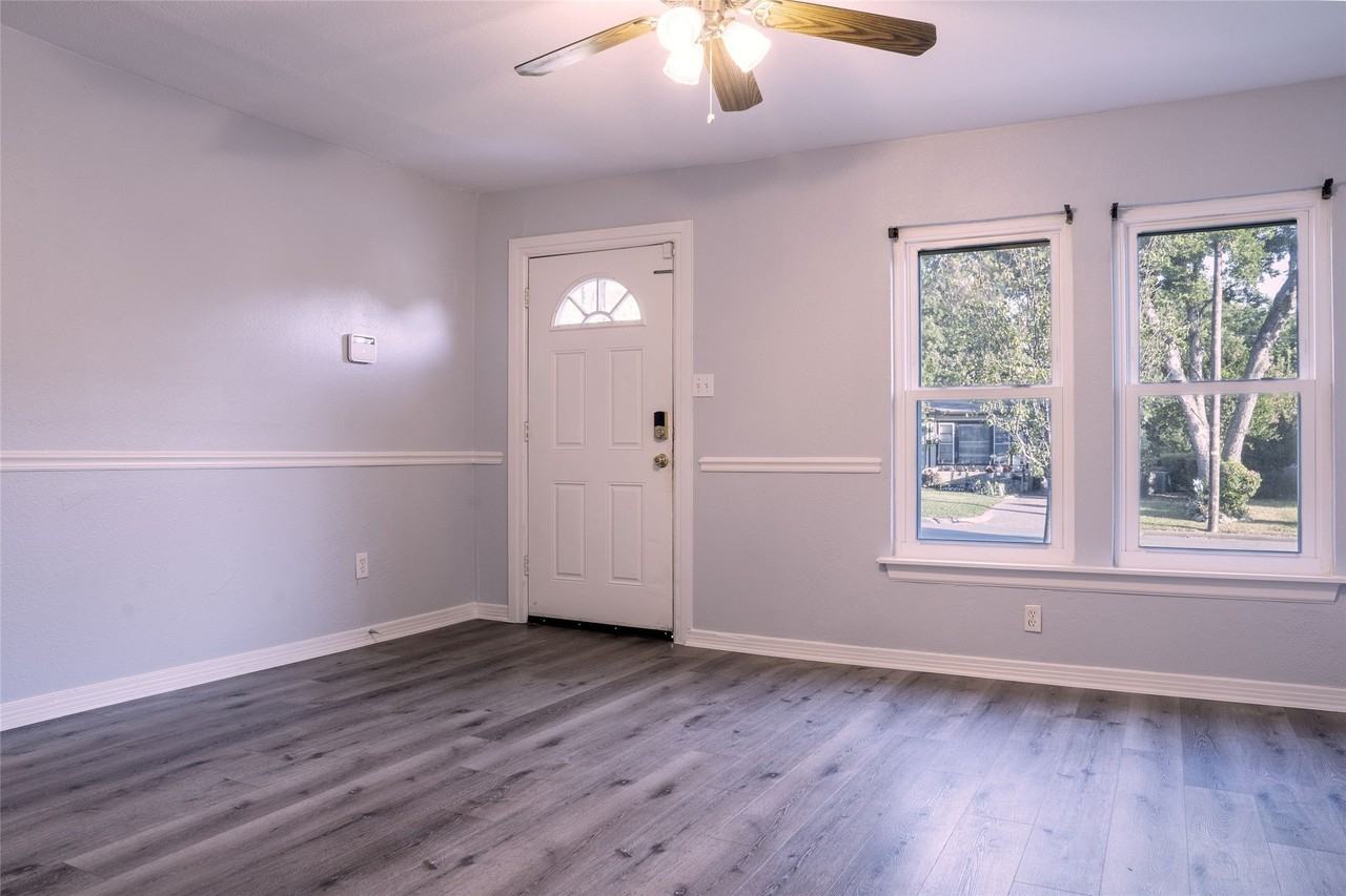 6627 Onyx Dr N - Photo 3 of 15