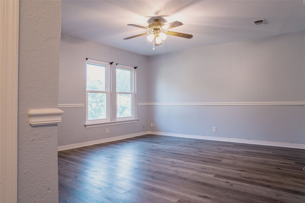 6627 Onyx Dr N - Photo 4 of 15