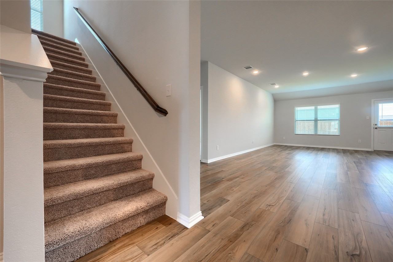 513 Brook View Dr - Photo 4 of 30