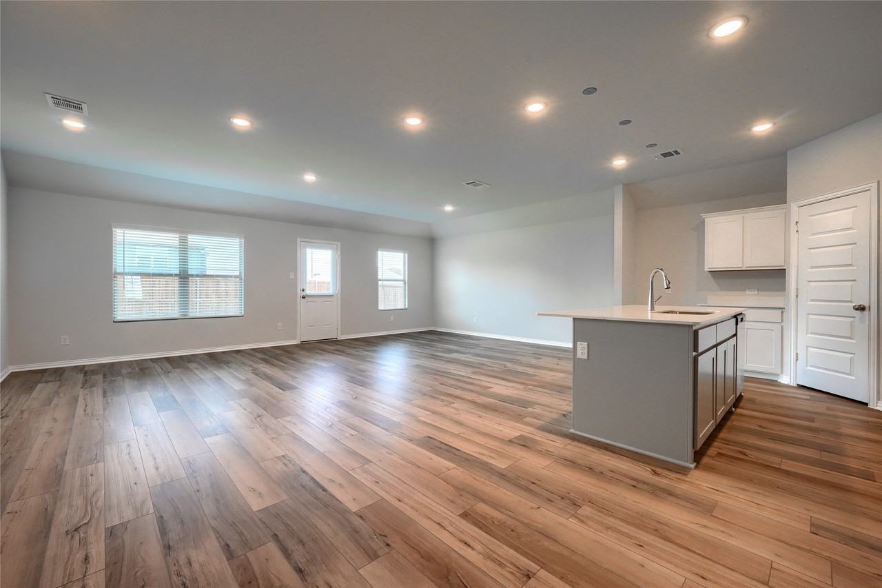 513 Brook View Dr - Photo 5 of 30
