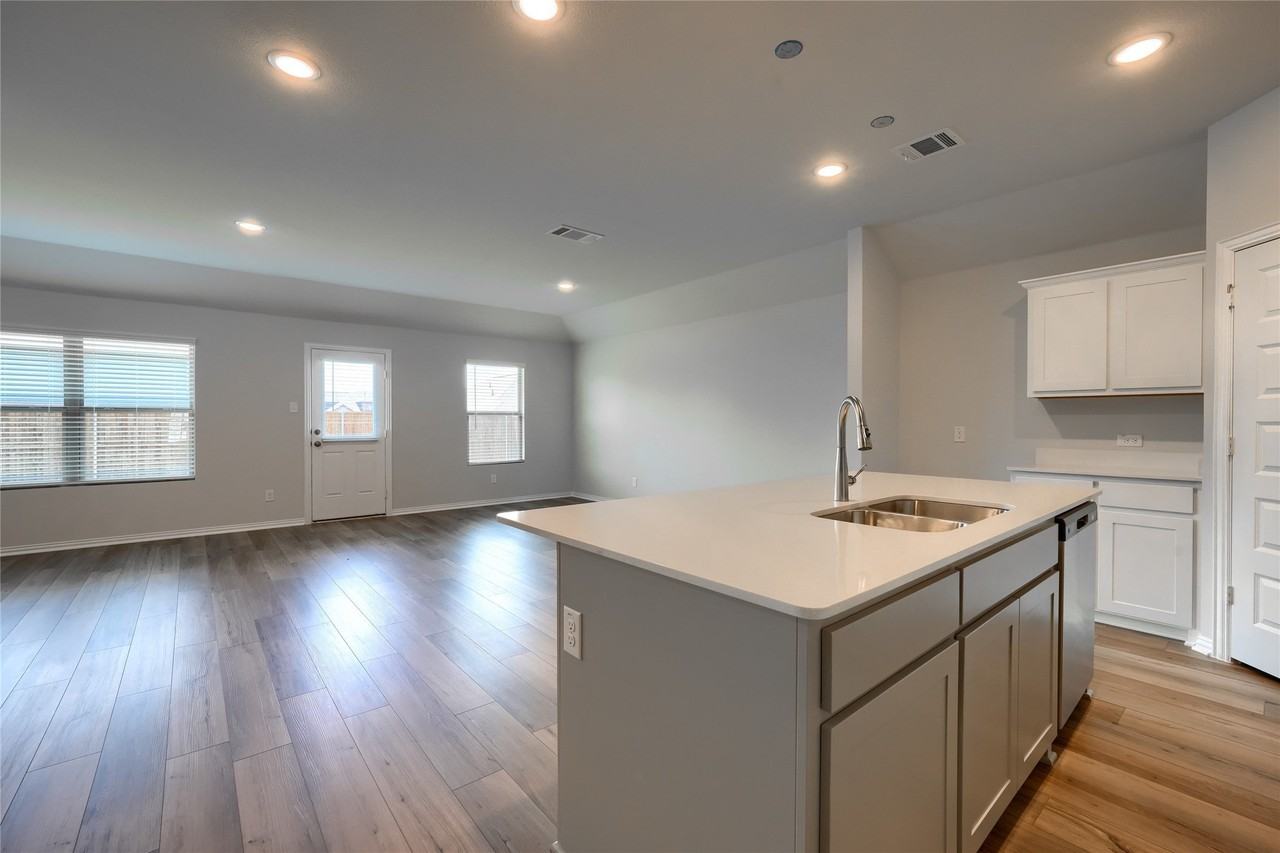513 Brook View Dr - Photo 6 of 30