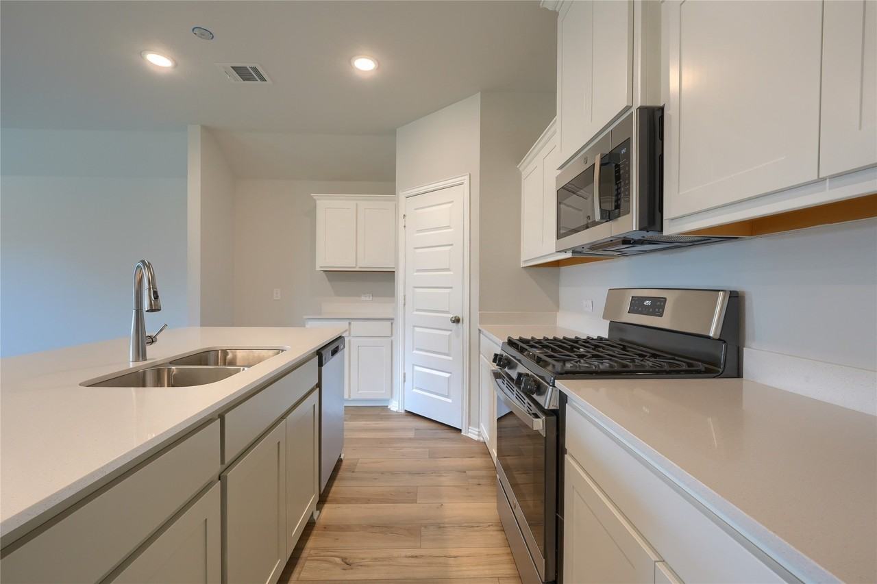 513 Brook View Dr - Photo 7 of 30