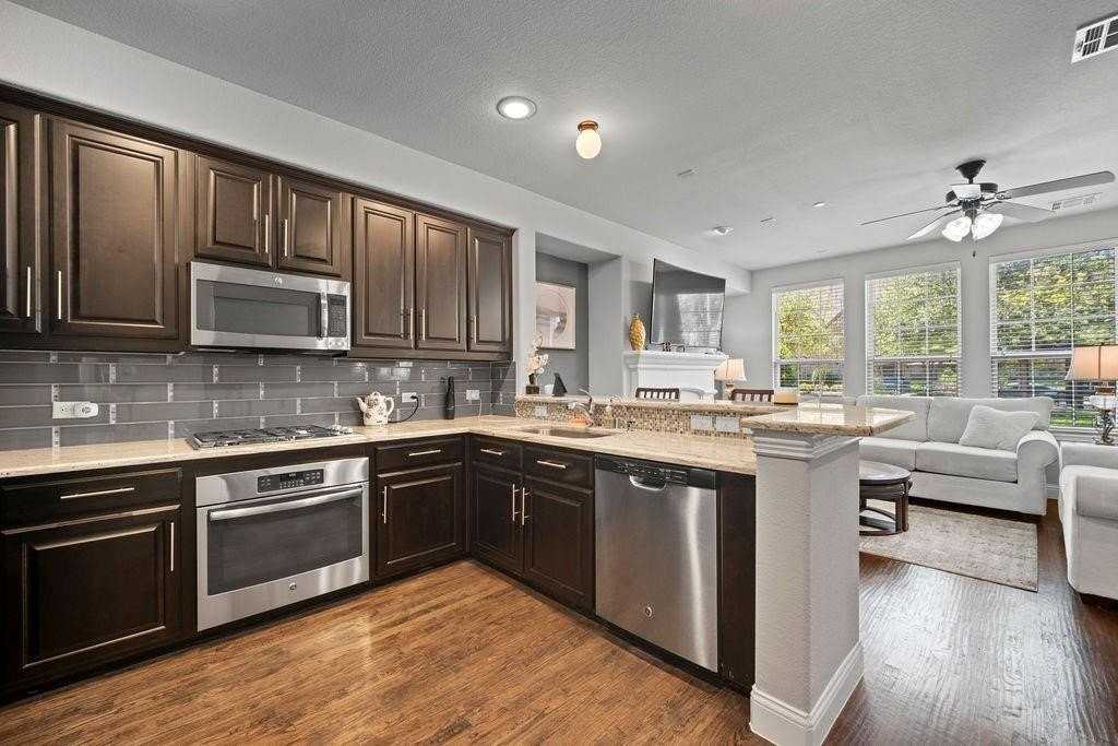 7928 Pam St - Photo 3 of 14