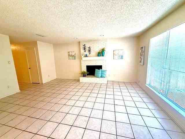 627 Overlook Ct - Photo 2 of 17
