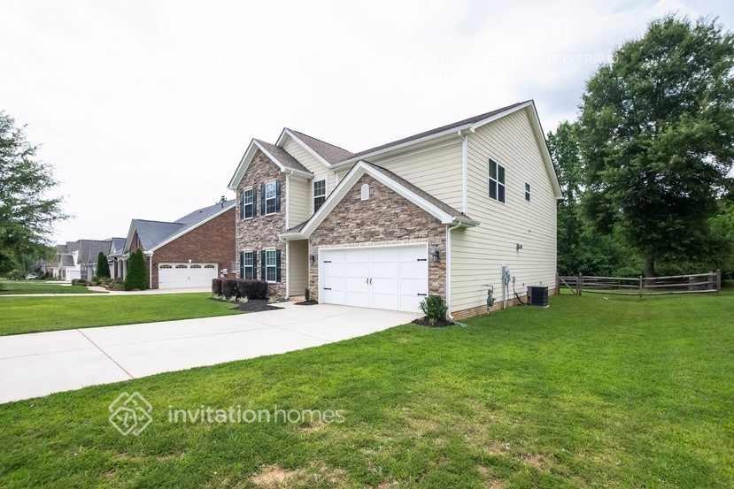 8023 Grove Hall Ave - Photo 2 of 29