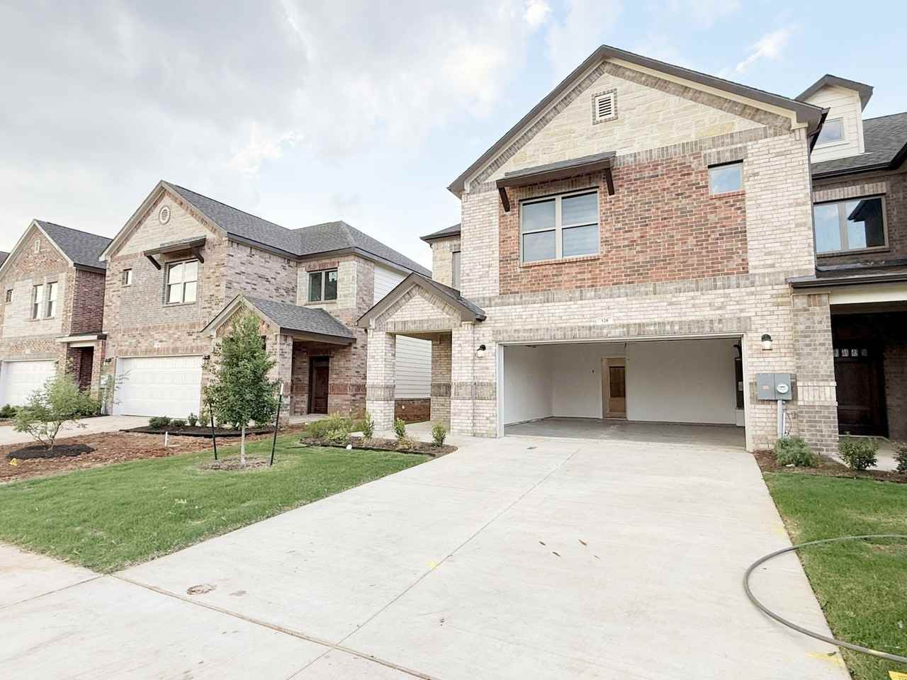 128 Pinkie Holmes Dr - Photo 2 of 26