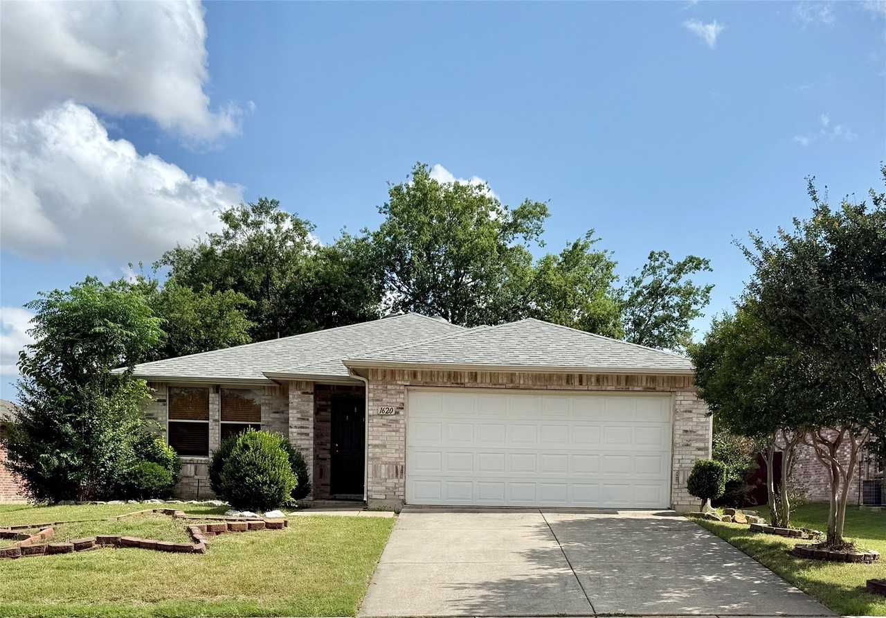 1620 Flagstone Ln - Photo 2 of 27