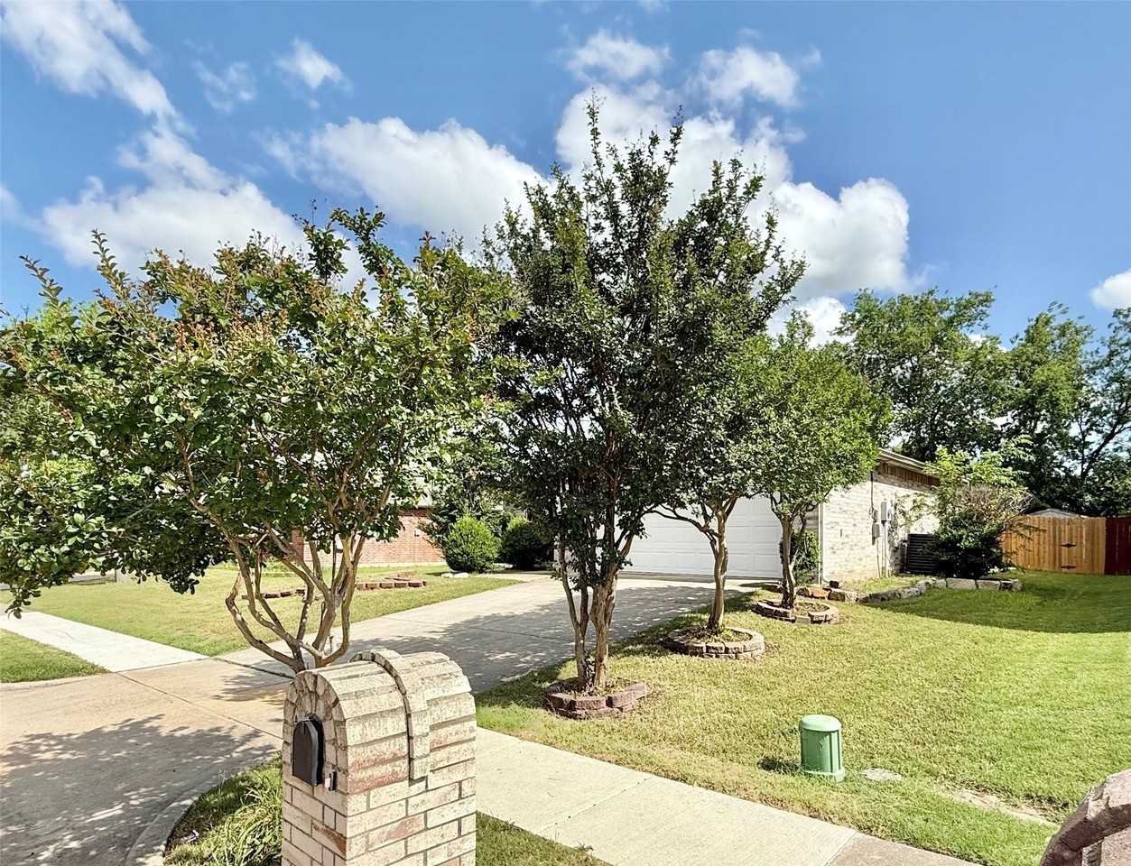 1620 Flagstone Ln - Photo 4 of 27