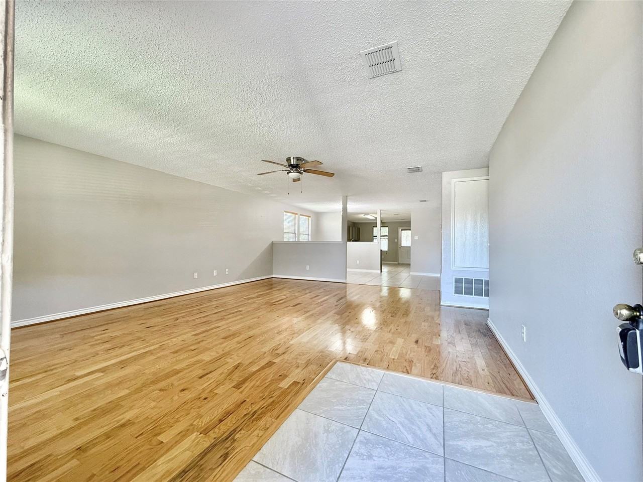 1620 Flagstone Ln - Photo 5 of 27