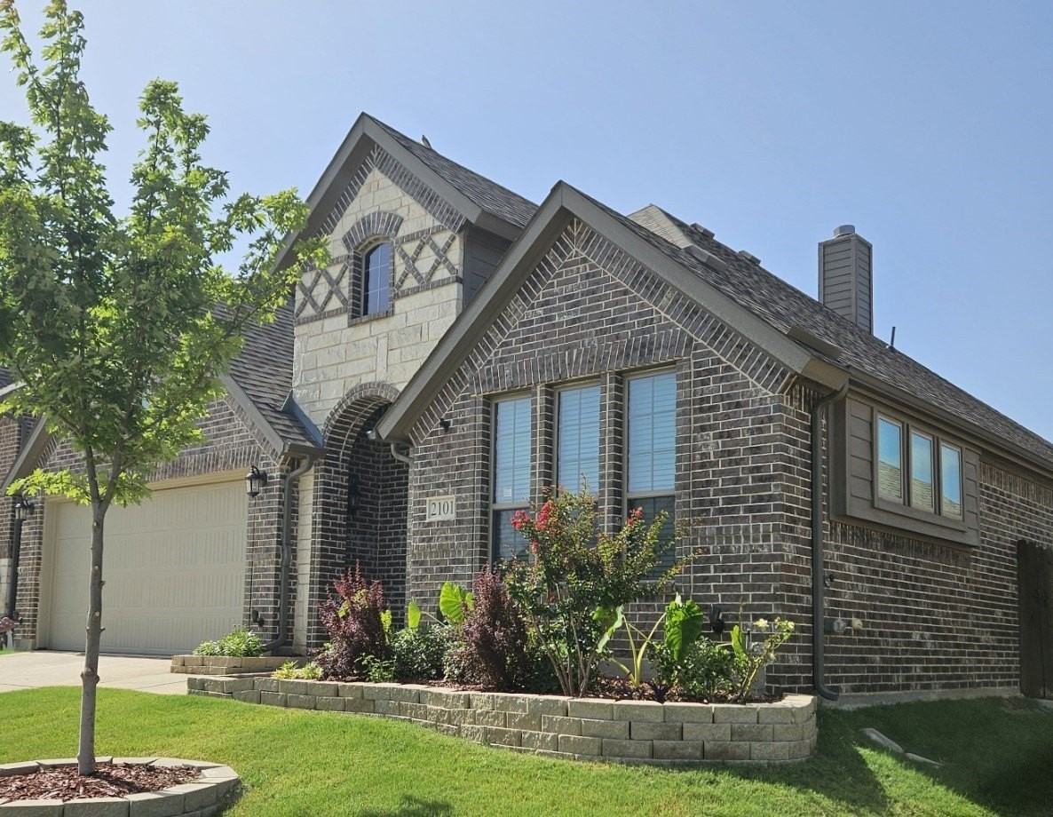 2101 Timineri Dr