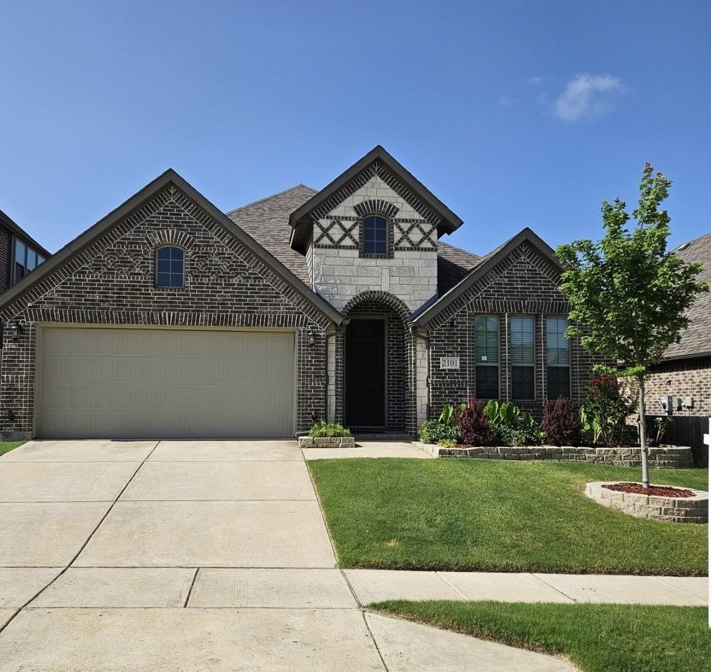 2101 Timineri Dr - Photo 2 of 30