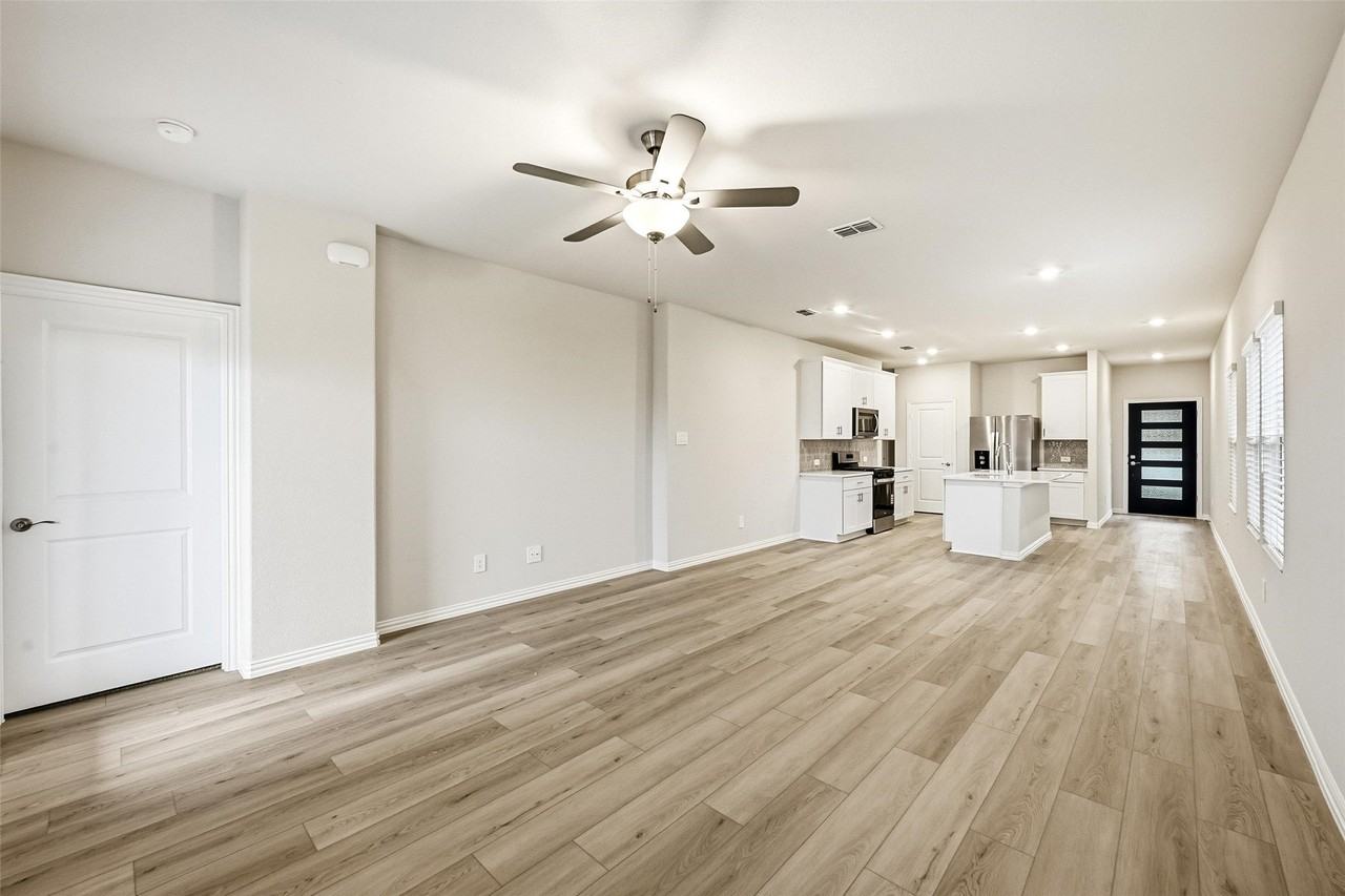523 Blanton St - Photo 5 of 19