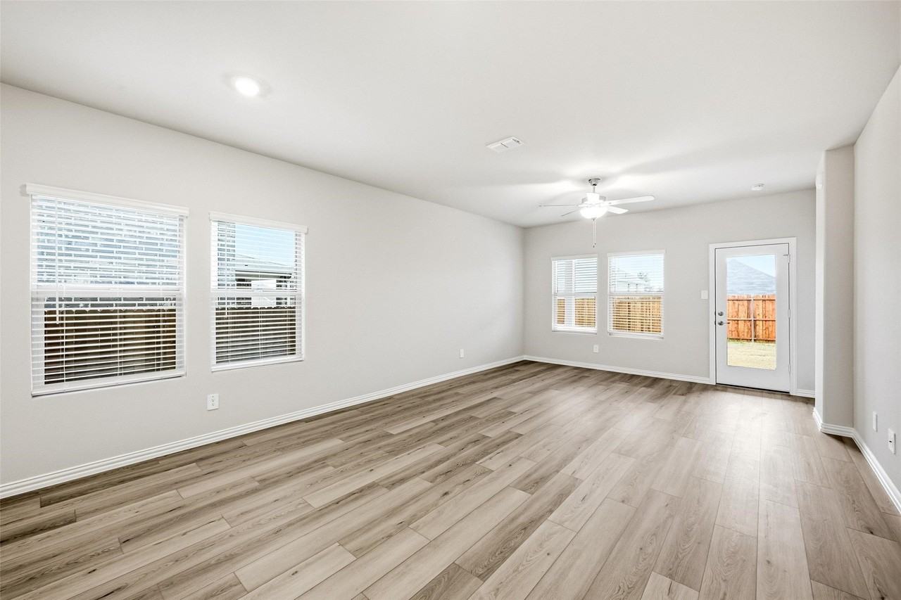 523 Blanton St - Photo 6 of 19