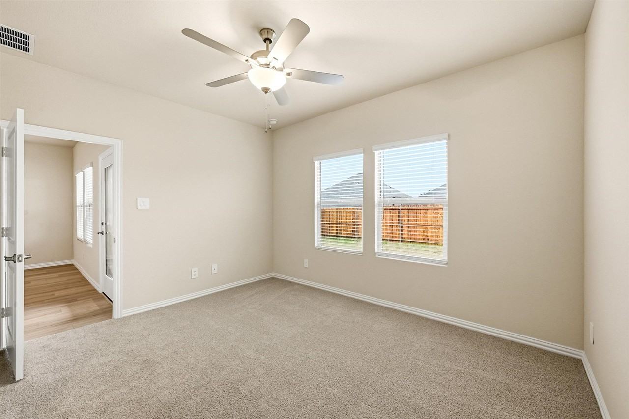 523 Blanton St - Photo 7 of 19