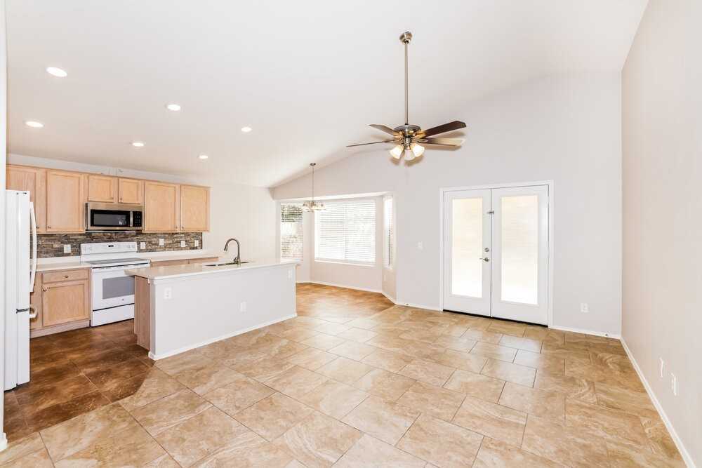 13661 N 79th Ln - Photo 3 of 16