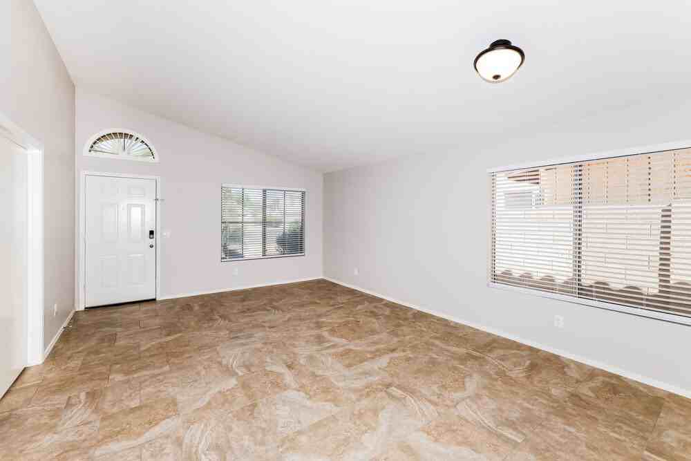 13661 N 79th Ln - Photo 4 of 16