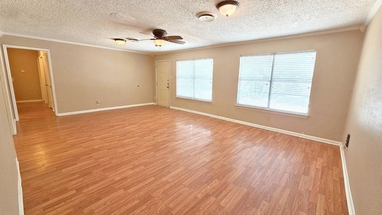1204 Connell Dr - Photo 4 of 14