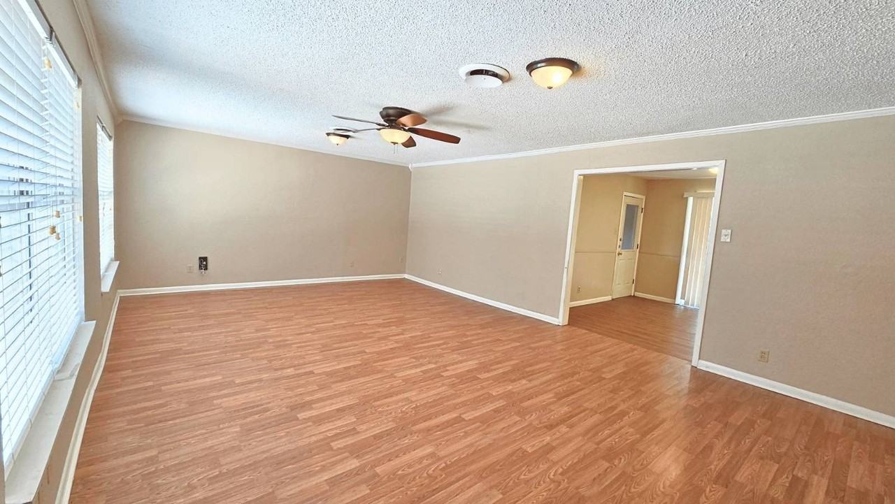 1204 Connell Dr - Photo 6 of 14
