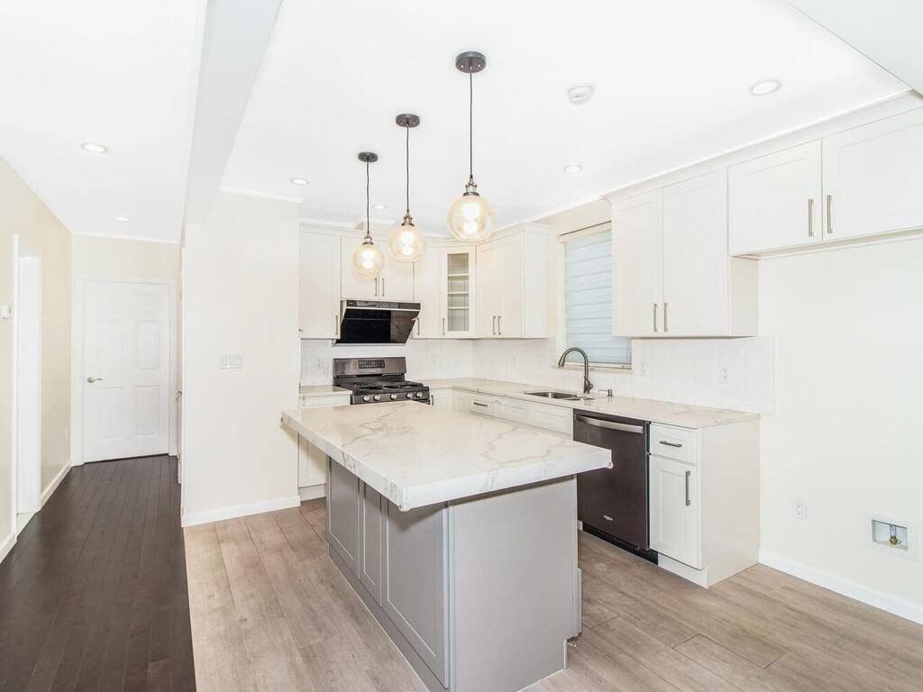 1141 Pugsley Ave #1