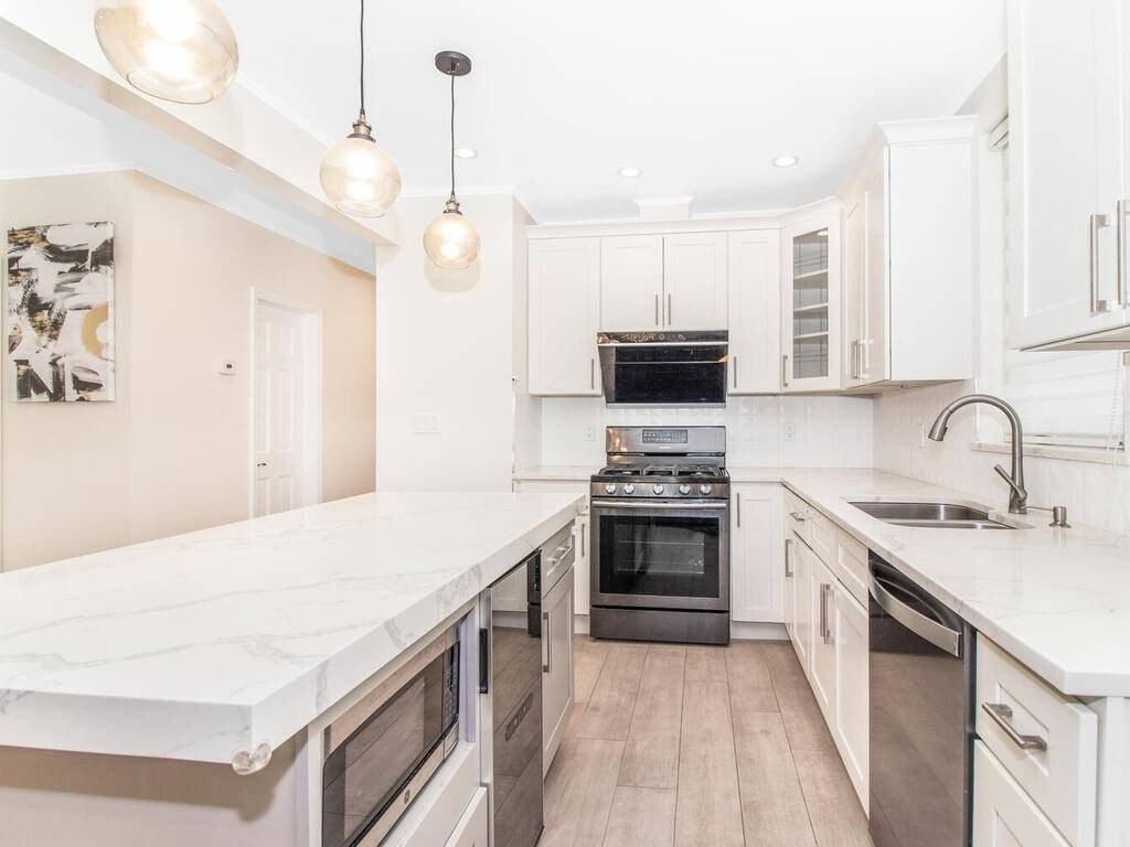 1141 Pugsley Ave #1 - Photo 4 of 12