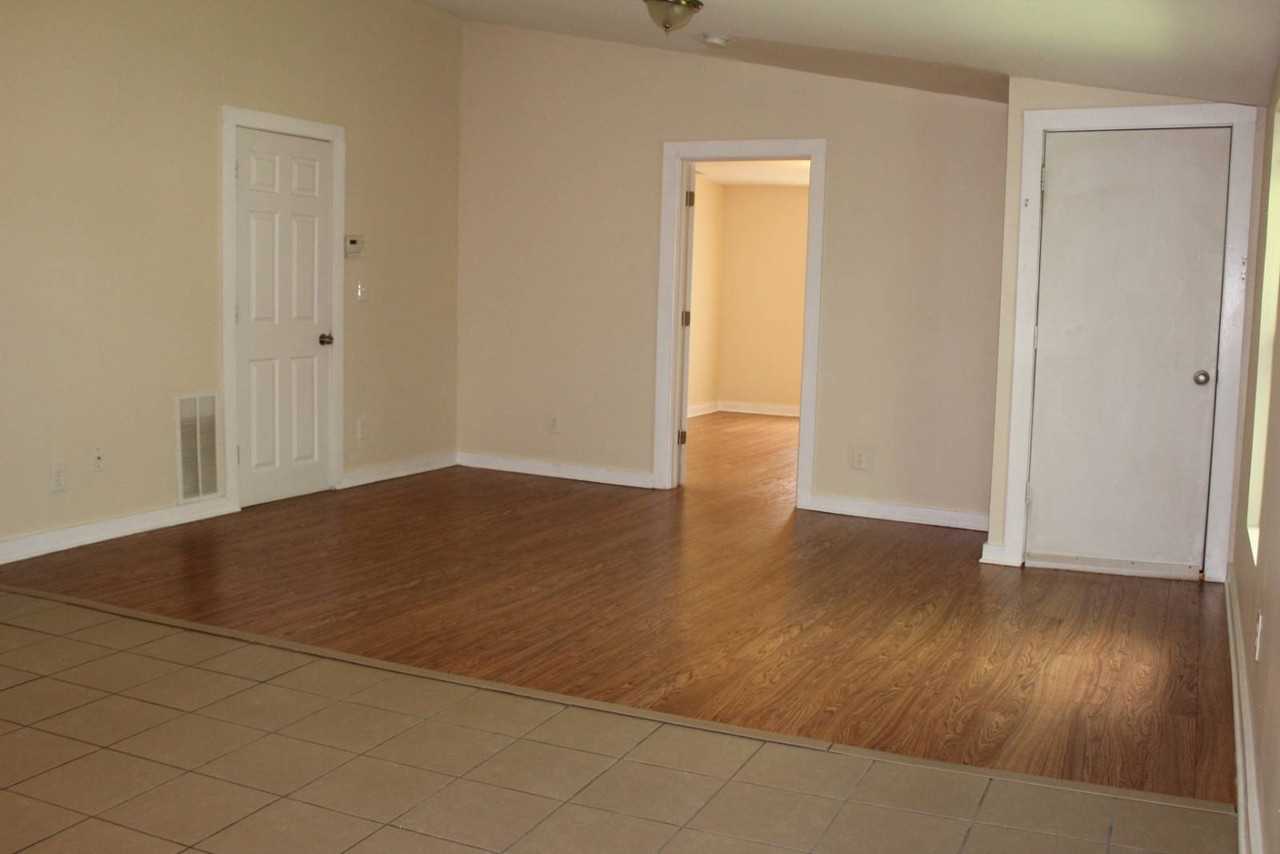 636 Joliet St #3 - Photo 4 of 7