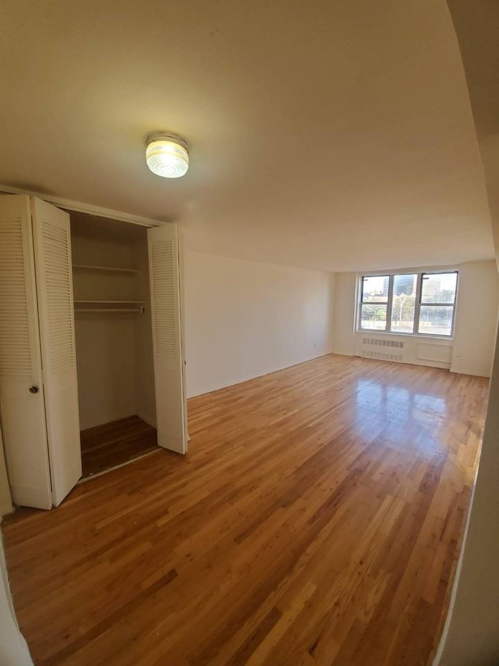 9411 60th Ave - Photo 2 of 9