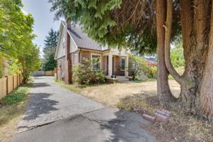 featured image of 3219 Ne 90th St